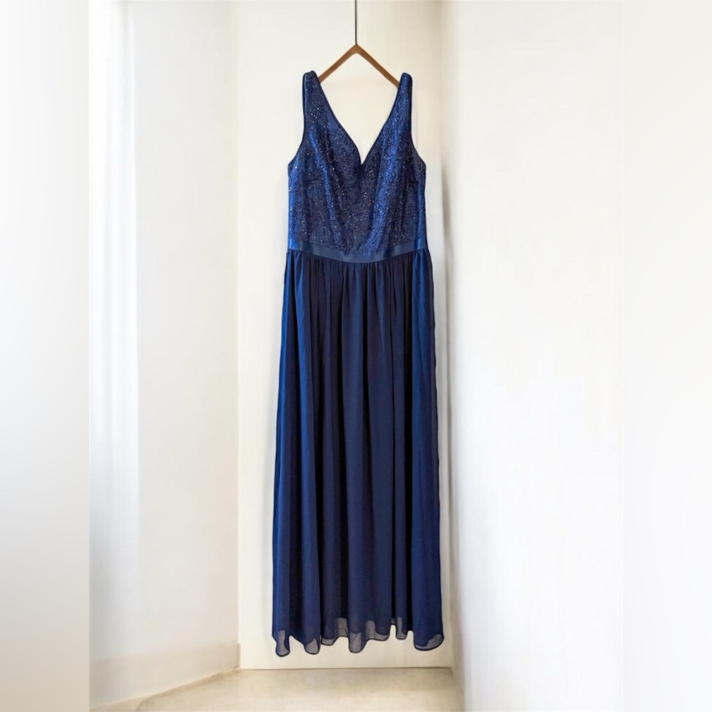 Formal Evening Dress Women's Size Medium Deep Navy Blue‎ Elegant Gown